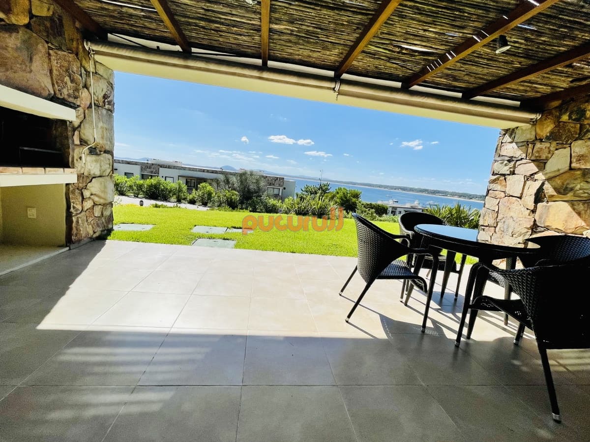 Venta y alquiler temporario de apartamento de un dormitorio con parrillero en exclusivo complejo de Punta Ballena