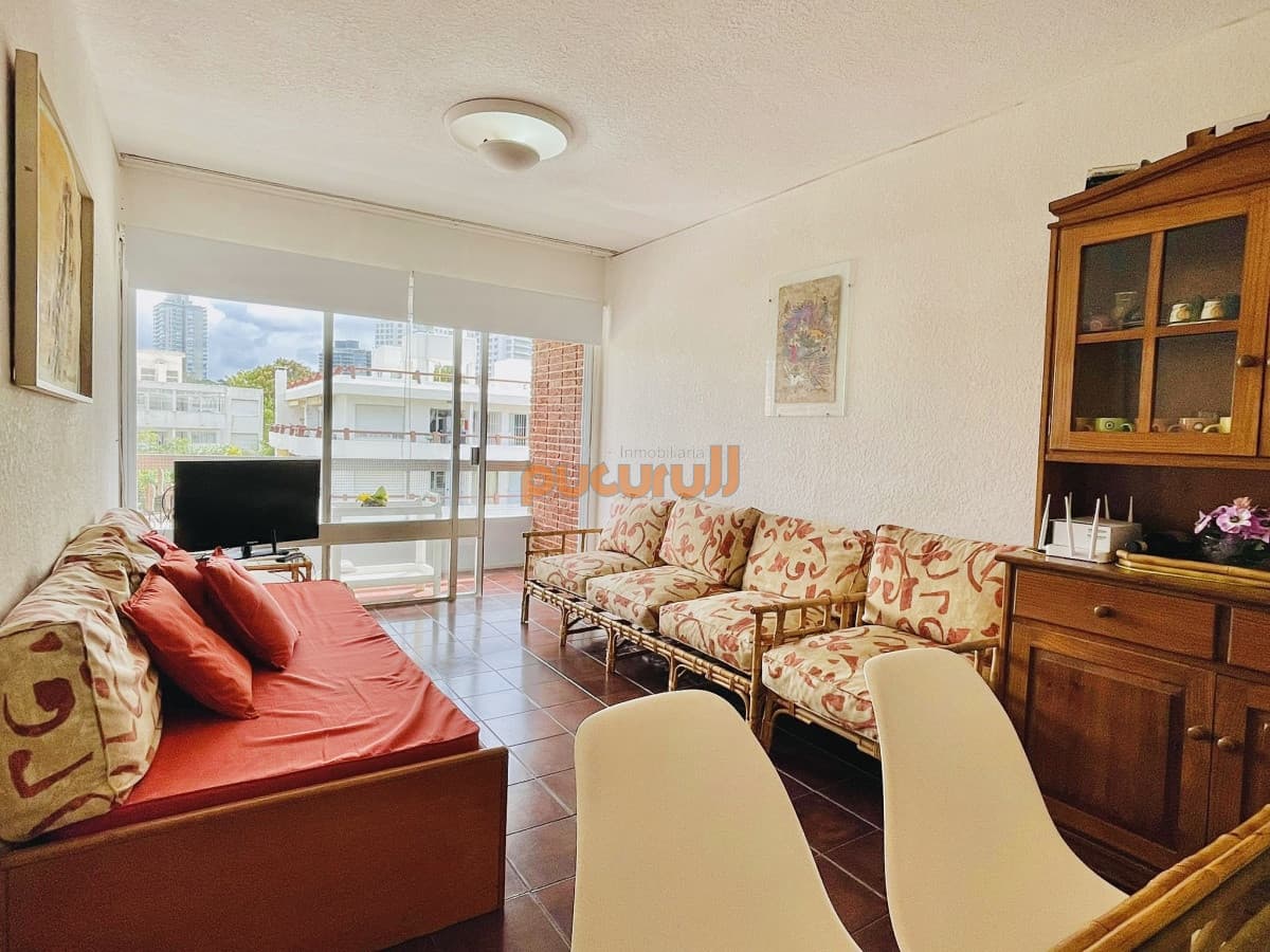 Apartamento de 2 Dormitorios en Aidy Grill a Pocos Metros de Playa Brava - Venta