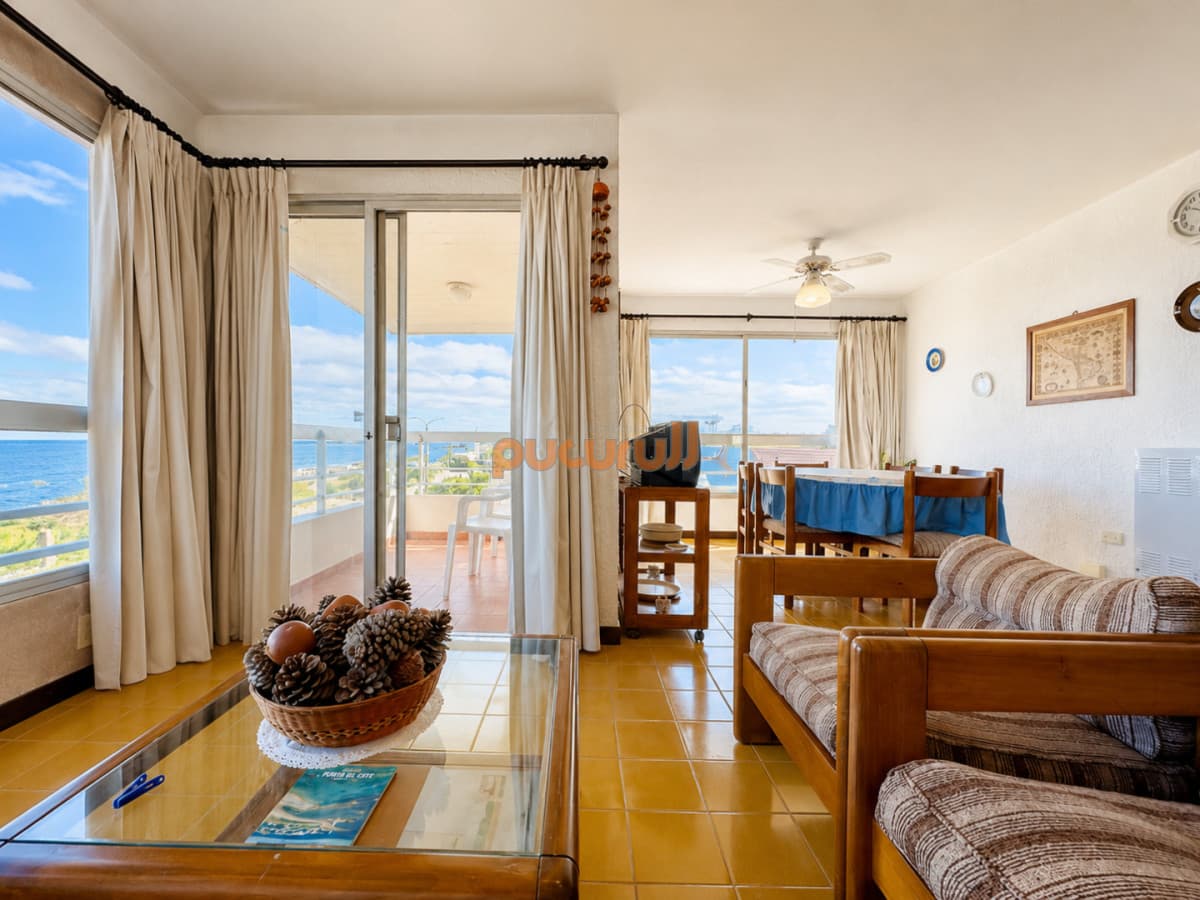 Oportunidad en Venta, Apartamento sobre primera fila de Mar en Playa Mansa, 3 Dormitorios