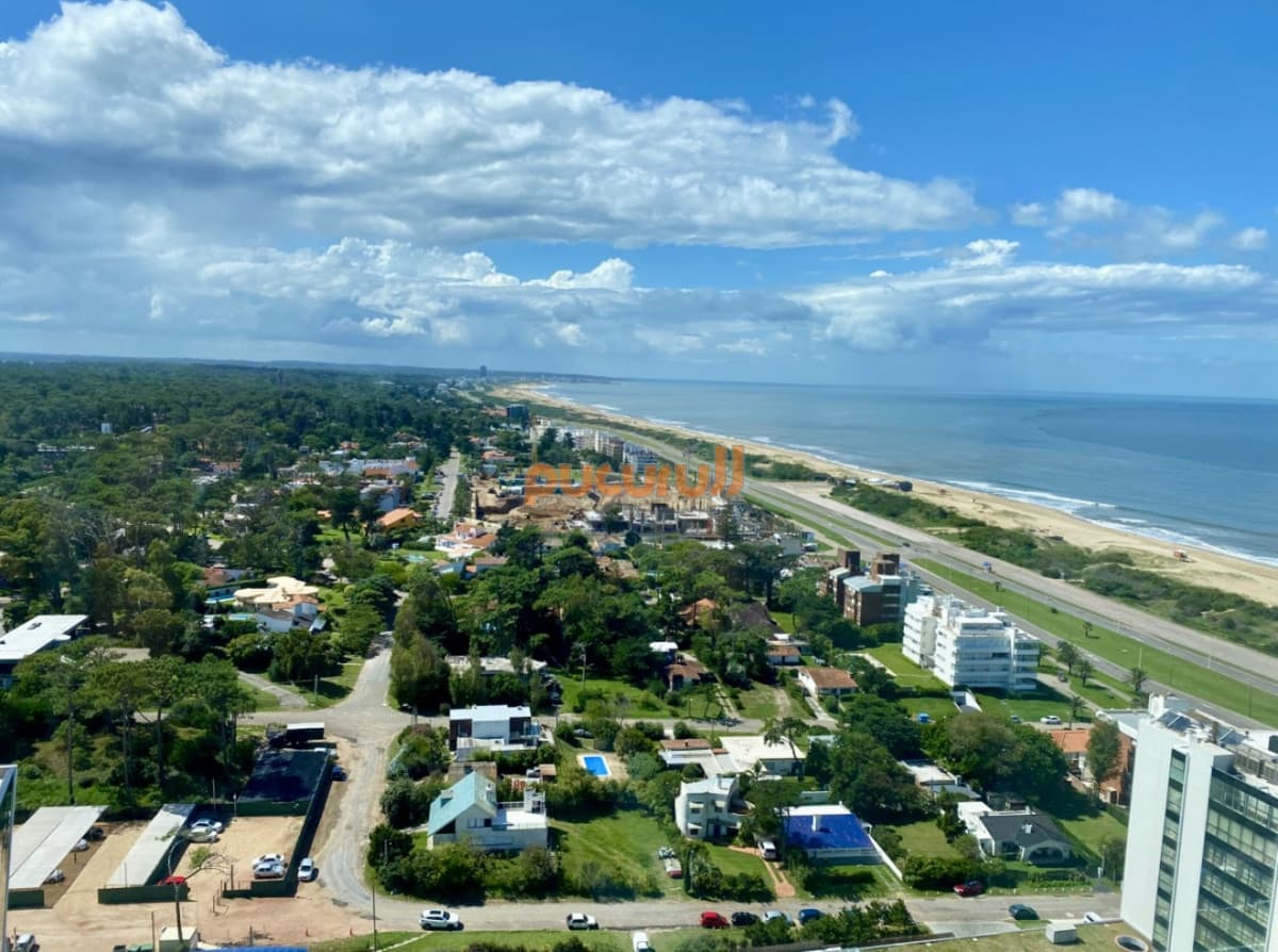 Alquiler temporal de apartamento piso alto de 2 dormitorios más servicio en playa brava