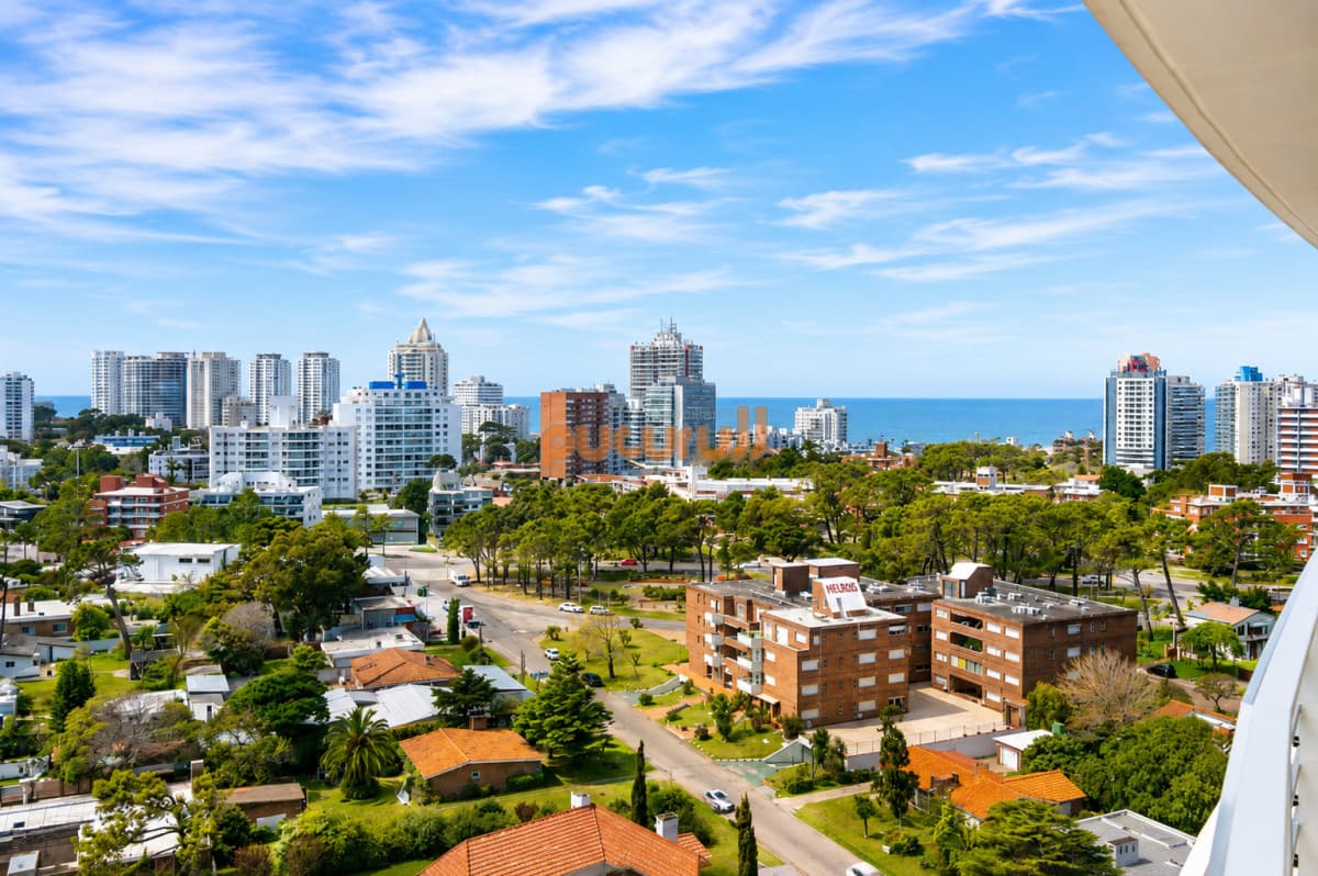 Moderno Apartamento de 2 Dormitorios - Punta del Este