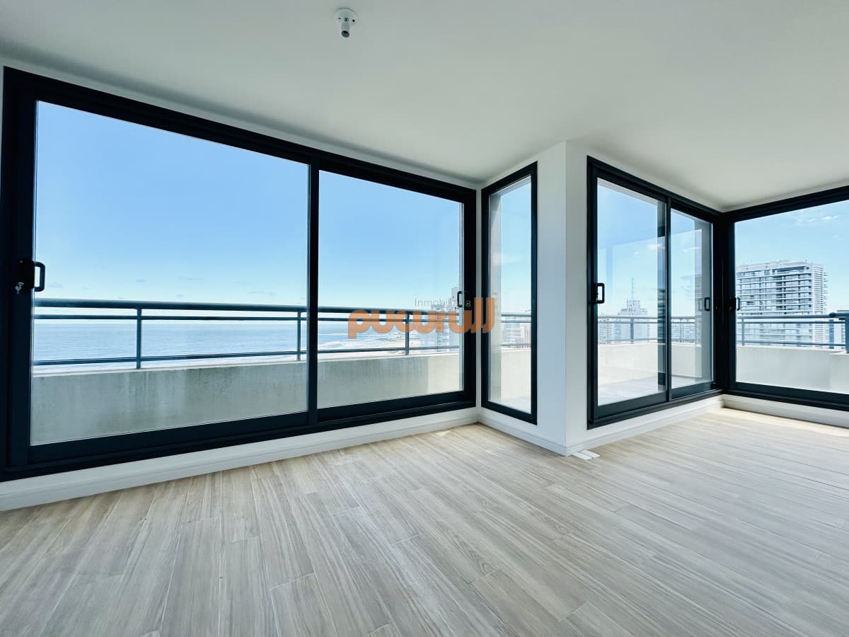 Venta de apartamento con vista al mar y muy luminoso de 2 dormitorios con 2 baños, Playa Brava Aidy Grill, Punta del Este