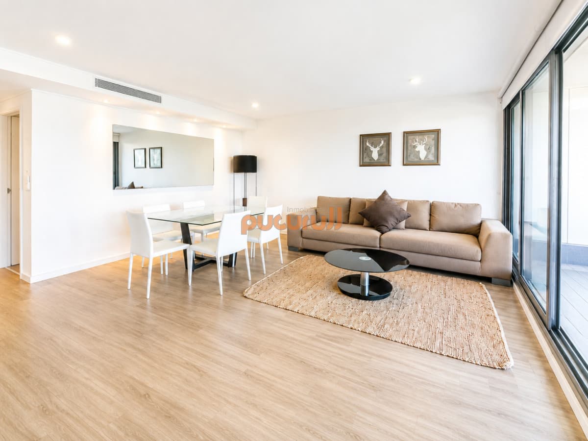 Excelente Apartamento de 2 Dormitorios en Alexander Boulevard, Punta del Este