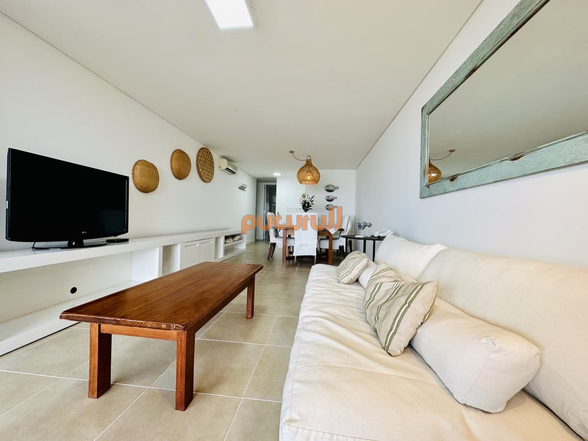 Apartamento de 2 Dormitorios con Parrillero y Vista al Mar en Punta Ballena