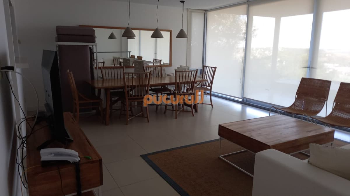 Alquiler temporal de apartamento de 2 dormitorios con parrillero y patio en punta ballena