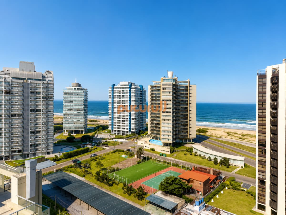 Apartamento de 1 Dormitorio a pasos de playa Brava, Punta del Este