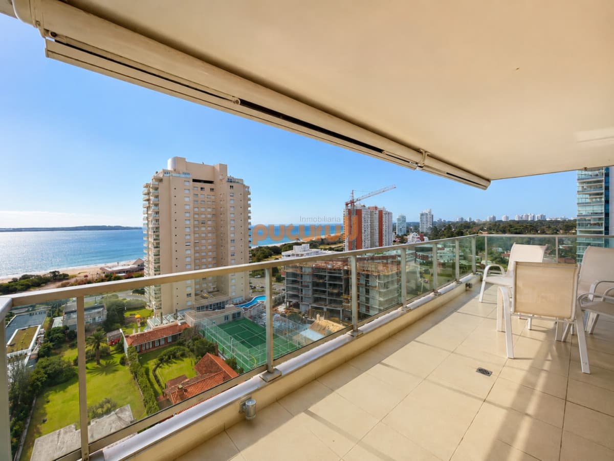 Venta de Excelente Apartamento de 3 Dormitorios con Vista al Mar, Playa Mansa, Punta del Este