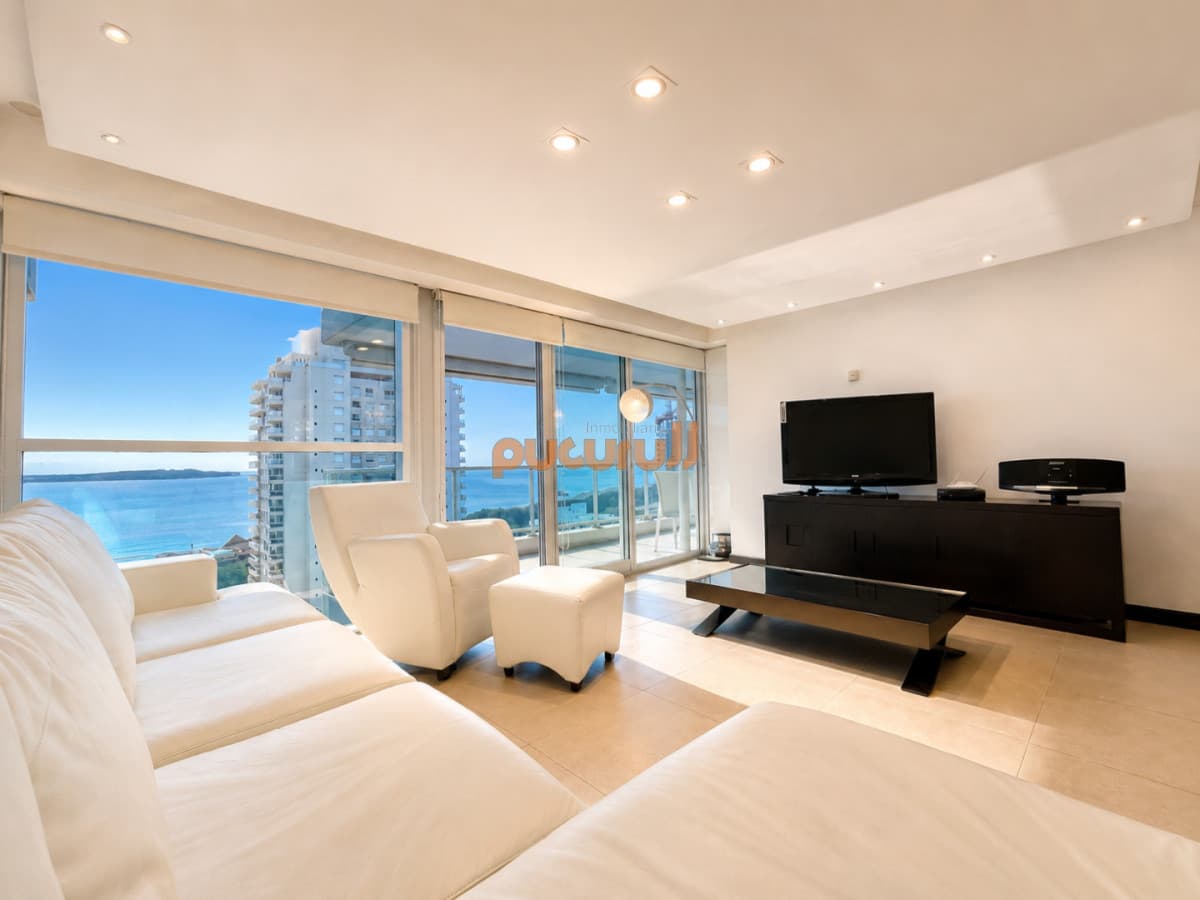 Venta de Excelente Apartamento de 3 Dormitorios con Vista al Mar, Playa Mansa, Punta del Este