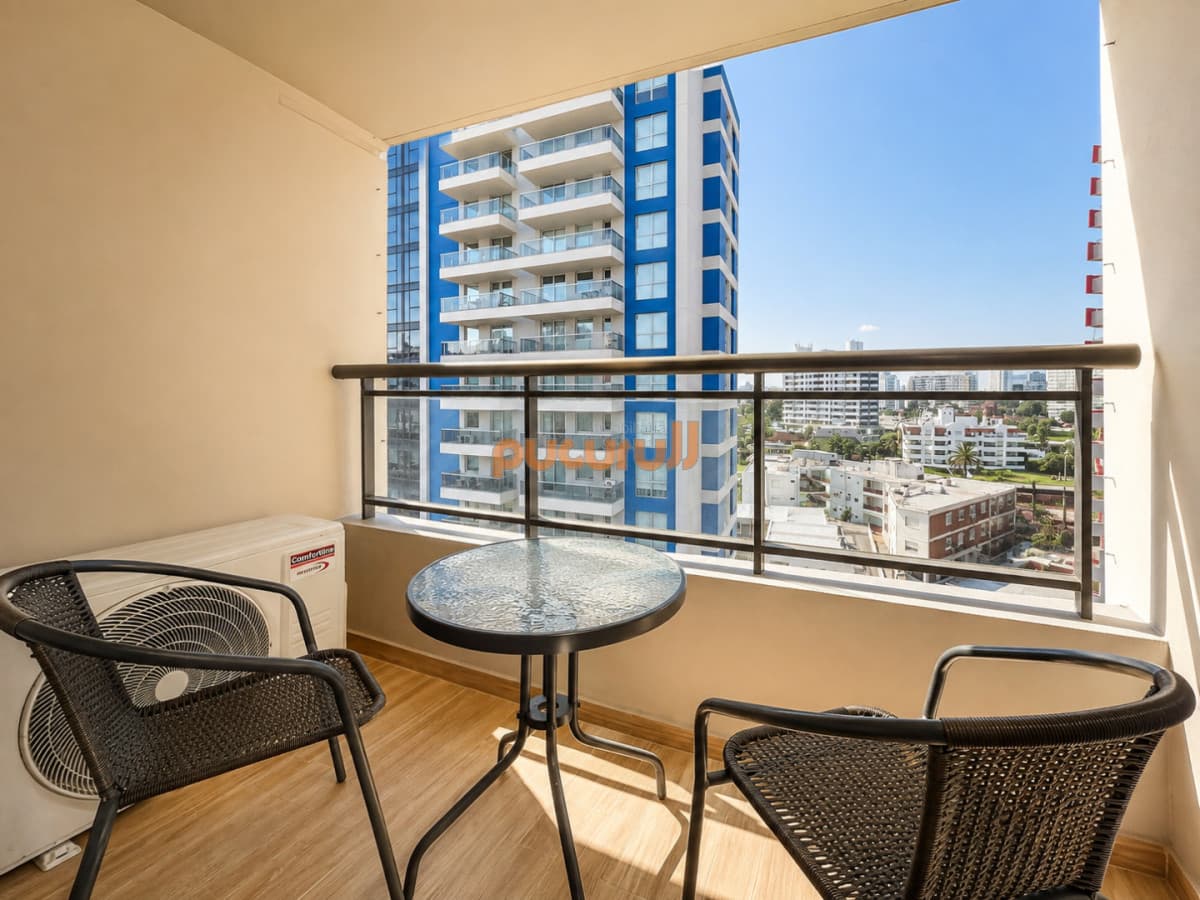 Apartamento de 2 Dormitorios Alquiler Anual, Playa Brava, Punta del Este