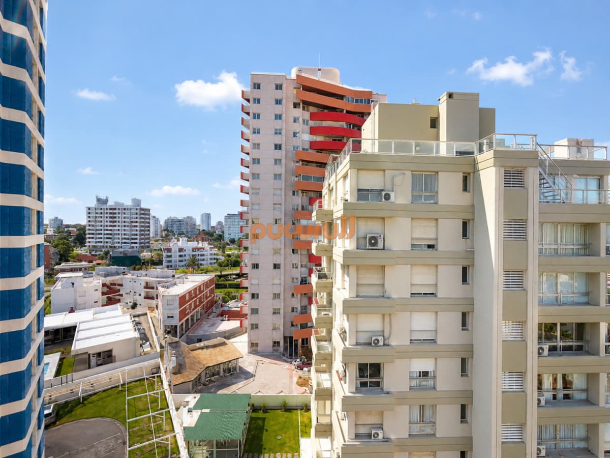 Apartamento de 2 Dormitorios Alquiler Anual, Playa Brava, Punta del Este