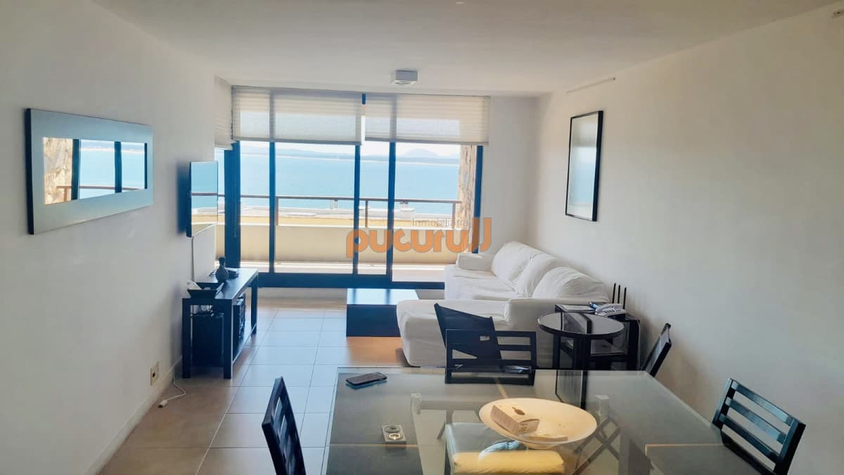 Venta de apartamento de dos dormitorios con dos baños en maravilloso complejo de Punta Ballena