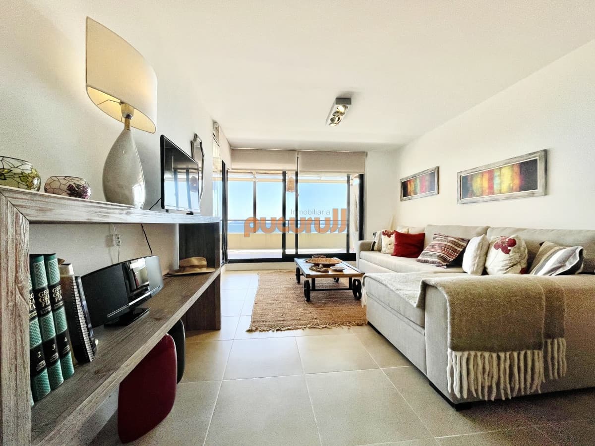 Apartamento en alquiler temporario de dos dormitorios con parrillero de uso exculusivo, Punta Ballena