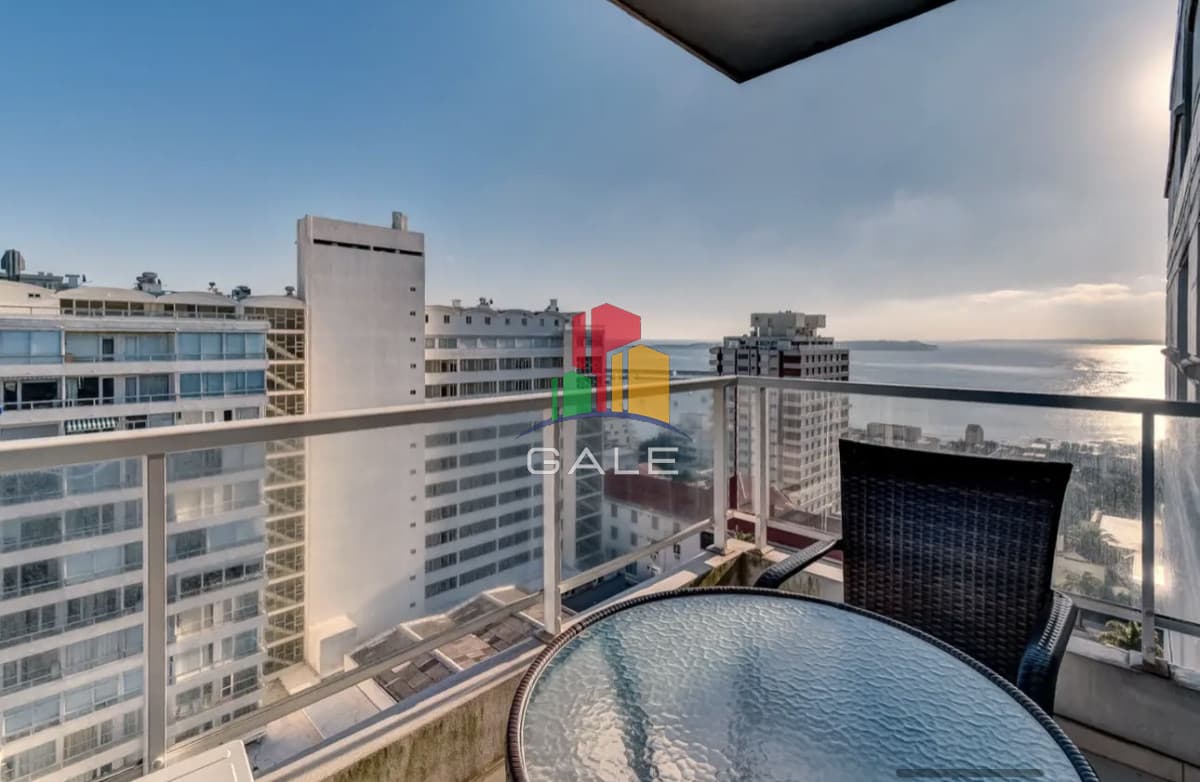 Apartamento Céntrico de 2 Dormitorios con Vista al Mar, en el corazón de la Península de Punta del Este  -