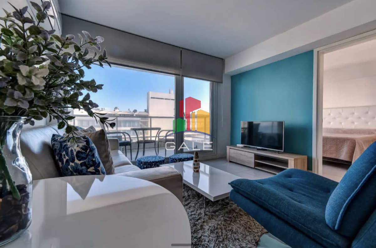 Apartamento Céntrico de 2 Dormitorios con Vista al Mar, en el corazón de la Península de Punta del Este  -
