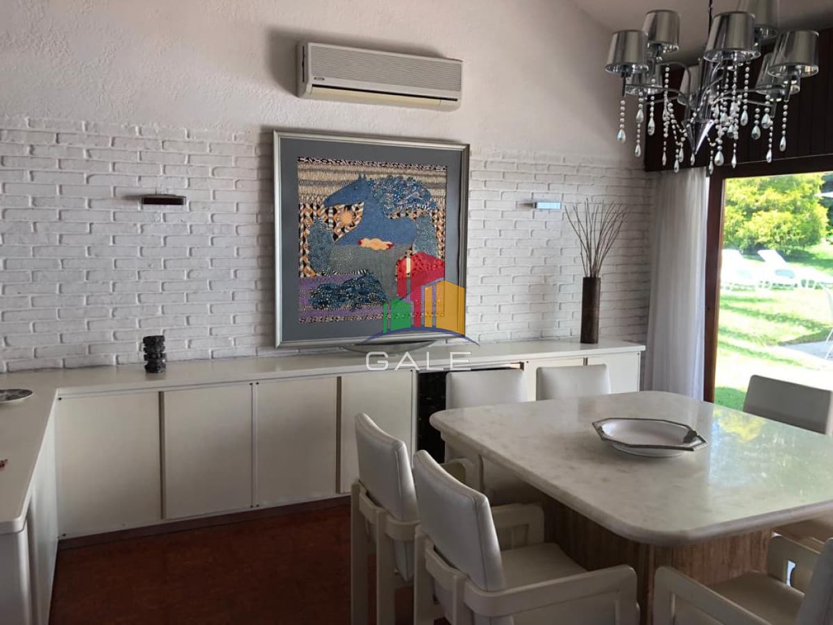 Gale Propiedades & Escribanía Casa ID.967 - Excelente Casa de 7 Dormitorios, Piscina, Barbacoa y Dependencia en Punta del Este
