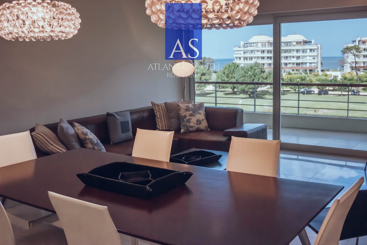 Venta de maravilloso departamento penthouse en complejo privado de Playa Mansa