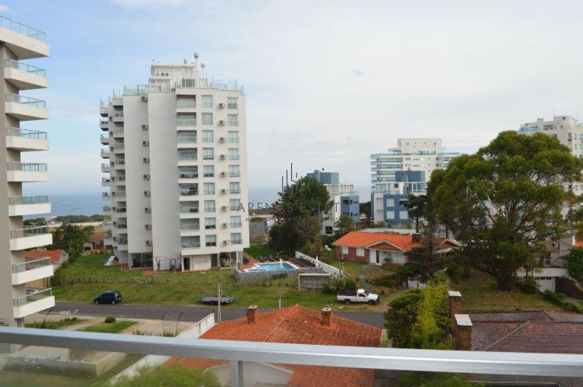 Muy Buen Apartamento de 2 Dormitorios en Aidy Grill, Punta del Este