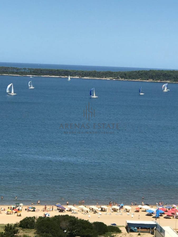 enta de Excelente Apartamento de 3 Dormitorios con Vista al Mar, Playa Mansa, Punta del Este