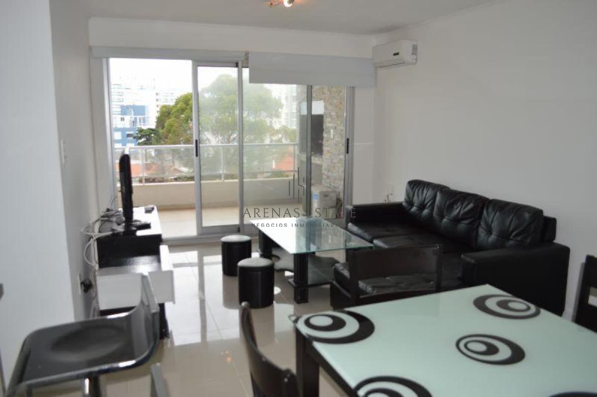 Muy Buen Apartamento de 2 Dormitorios en Aidy Grill, Punta del Este