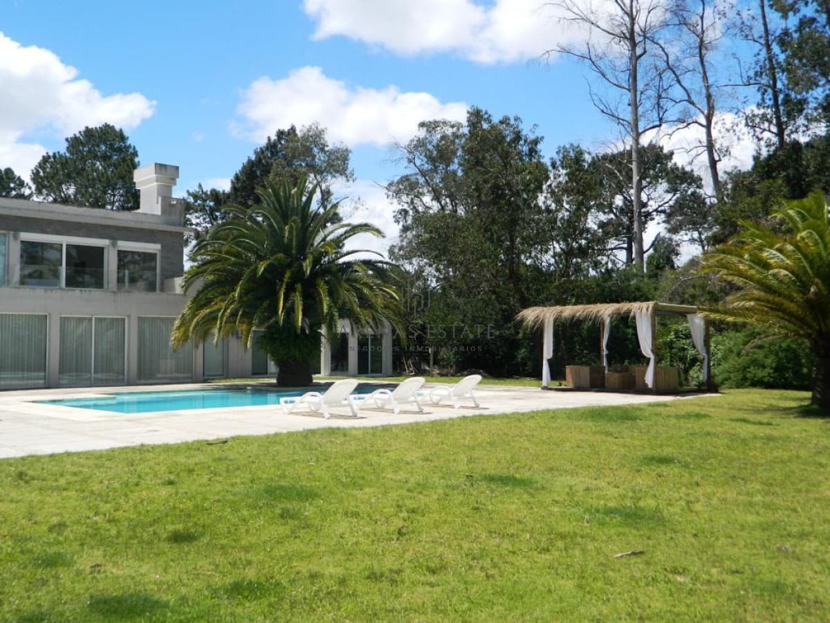Moderna Casa de 4 Dormitorios en el Golf