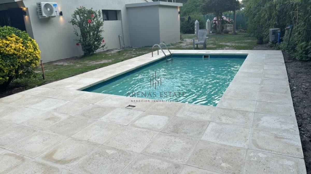 Casa ID.1132 - Casa de 4 Dormitorios con Piscina en San Rafael, Venta