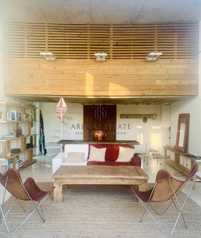 Moderna Casa de 4 Dormitorios y Piscina en Playa Mansa, Alquiler de Temporada