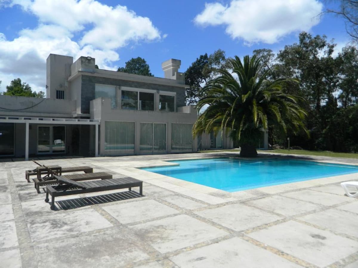 Moderna Casa de 4 Dormitorios en el Golf