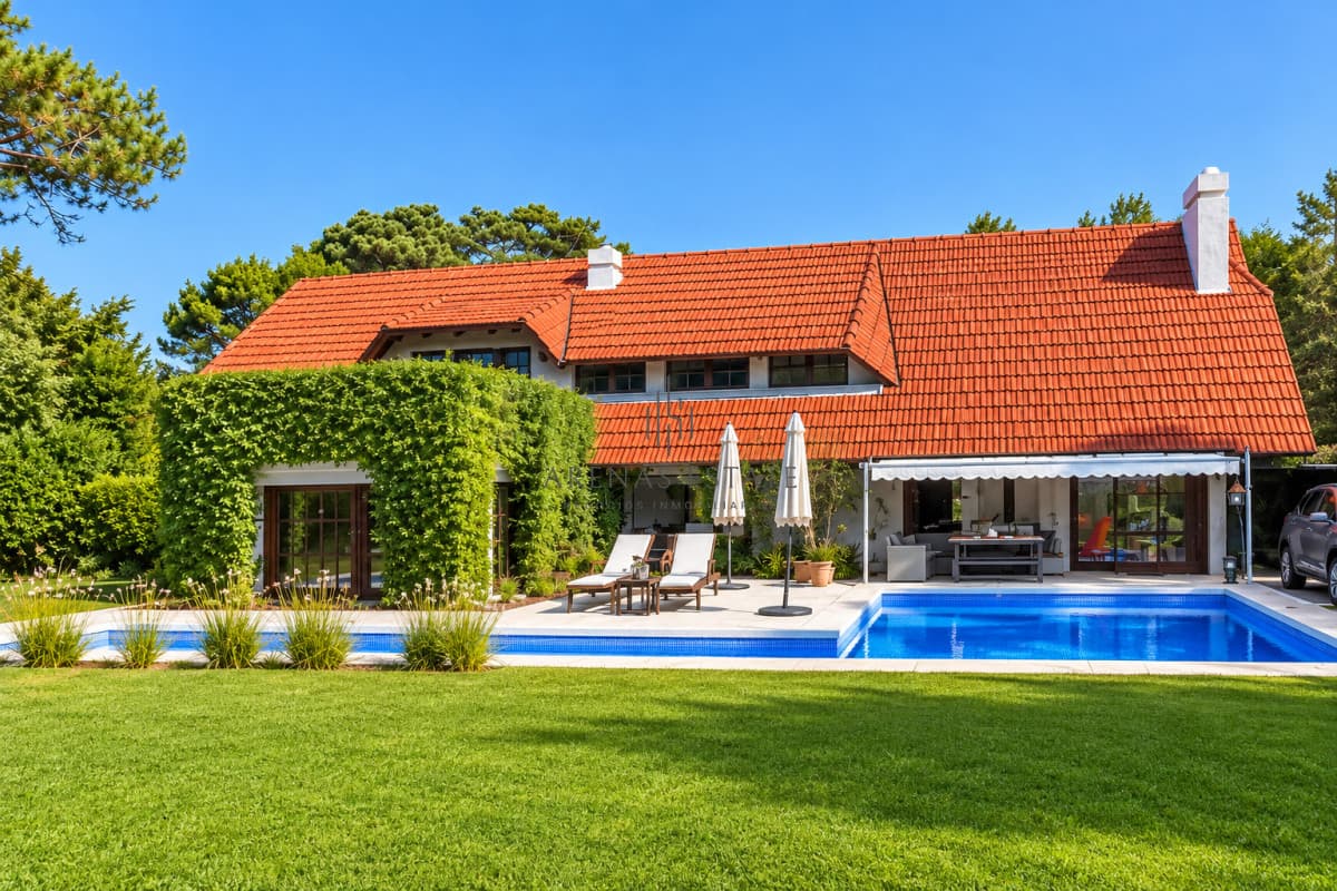 Casa ID.620 - Cómoda Casa de 5 Dormitorios y Piscina Climatizada en Punta del Este