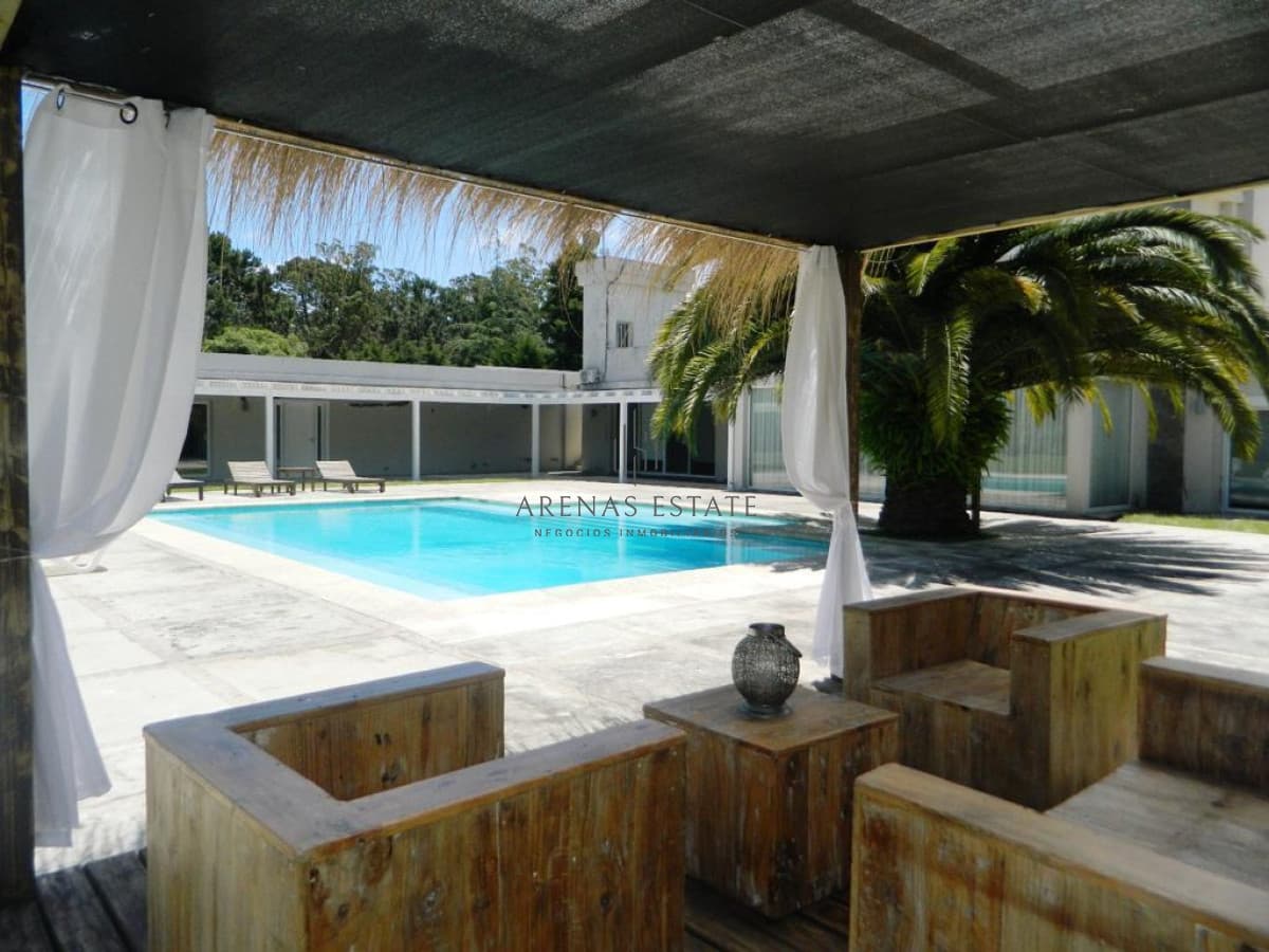 Moderna Casa de 4 Dormitorios en el Golf