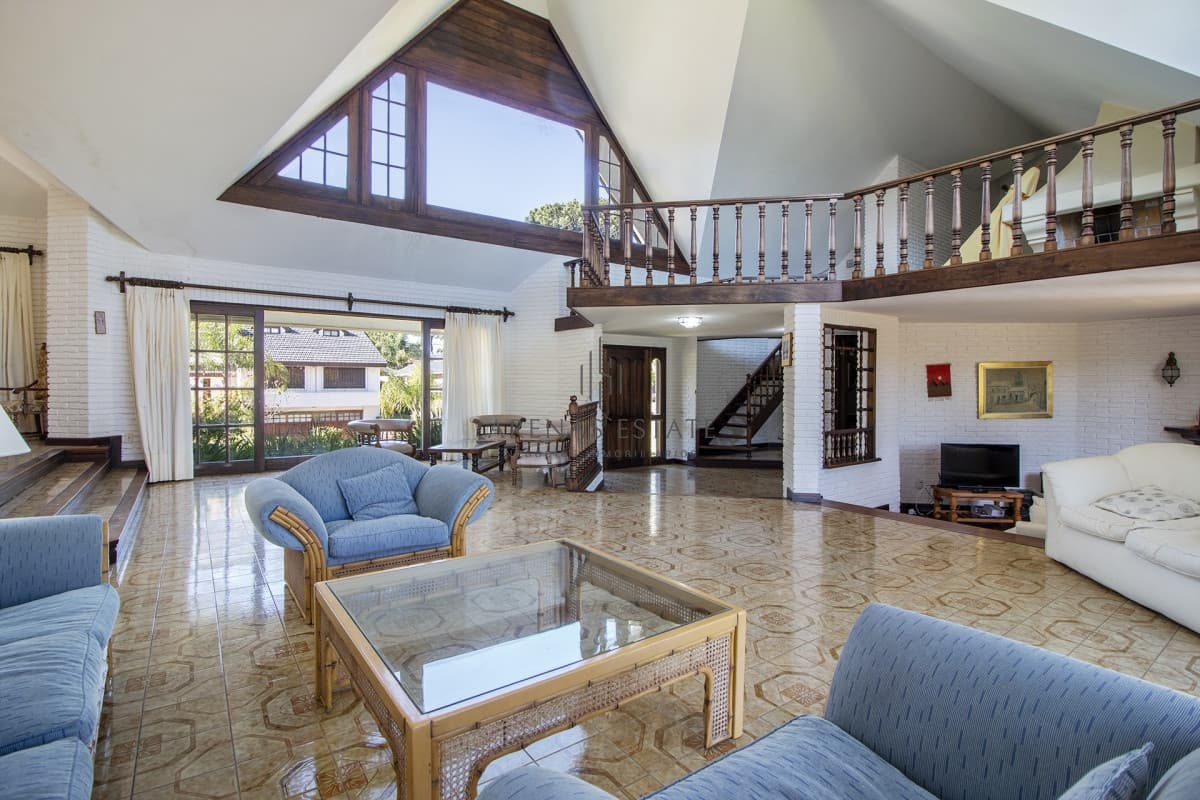 Casa ID.585 - Venta de casa de 4 dormitorios más dependencia y hermosa piscina con gran parque en Playa Mansa, Punta del Este