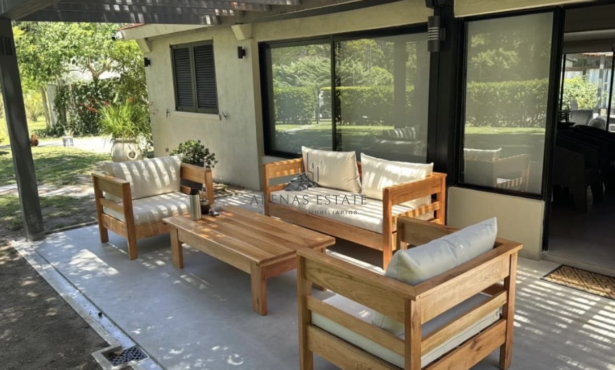 Casa ID.1132 - Casa de 4 Dormitorios con Piscina en San Rafael, Venta