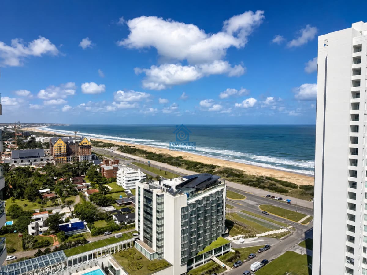 Apartamento ID.1303 - Moderno Apartamento de 3 Dormitorios con Parrillero propio y Dependencia, Playa Brava Punta del Este