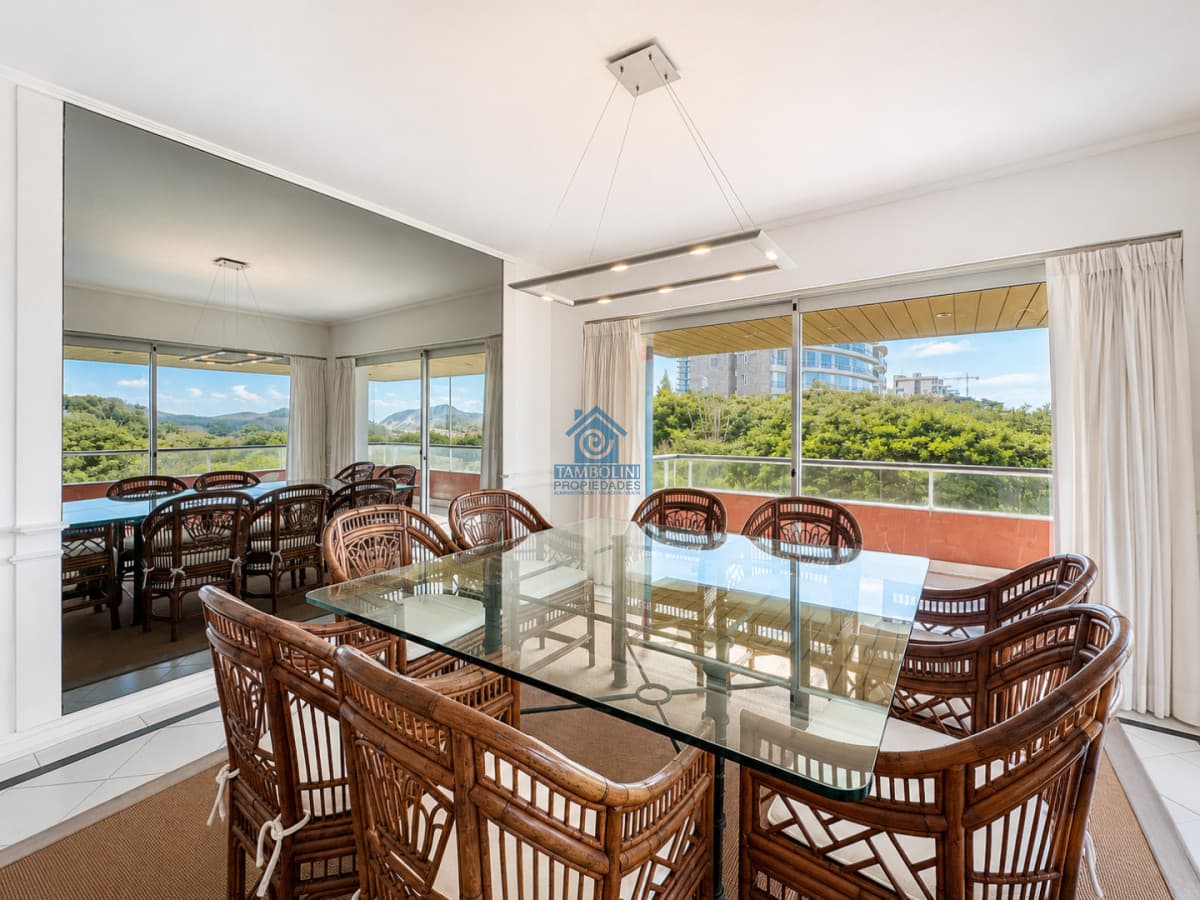 Apartamento en Alquiler, 3 Dormitorios, Primera Línea Playa Brava, Punta del Este  -