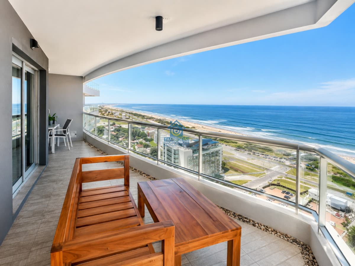 Apartamento ID.1303 - Moderno Apartamento de 3 Dormitorios con Parrillero propio y Dependencia, Playa Brava Punta del Este