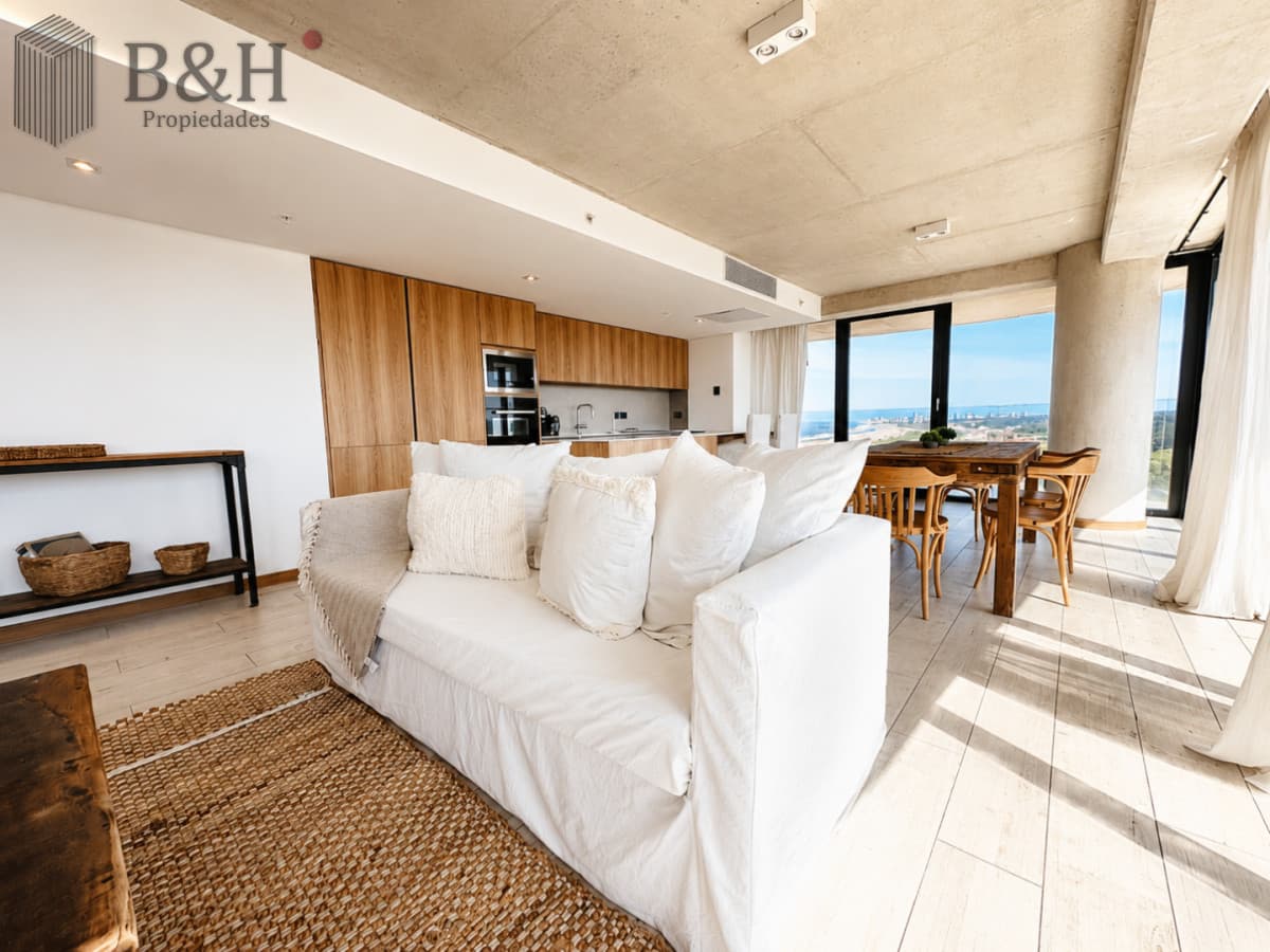 Venta de Apartamento de 1 Dormitorio en suite piso alto de Torre Surfside Village, Punta del Este