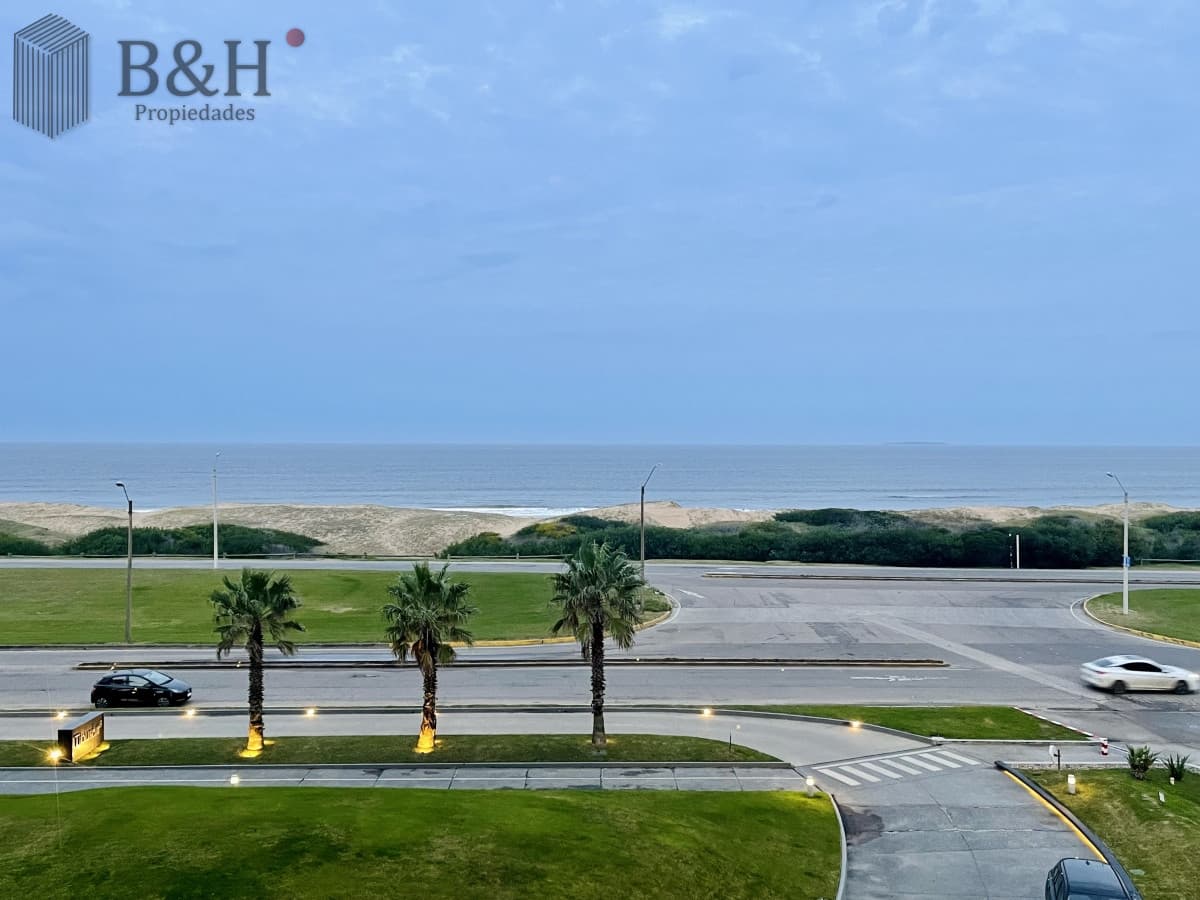 Moderno Apartamento Frente Al Mar, 3 Dormitorios y Dependencia