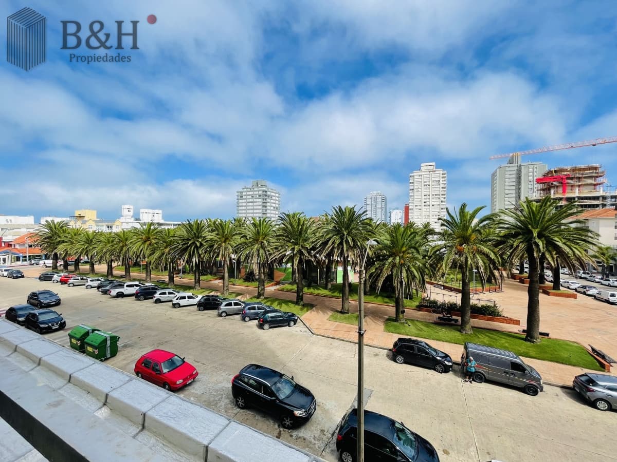 Alquiler Anual Apartamento de 1 Dormitorio y Medio en la Península, Punta del Este