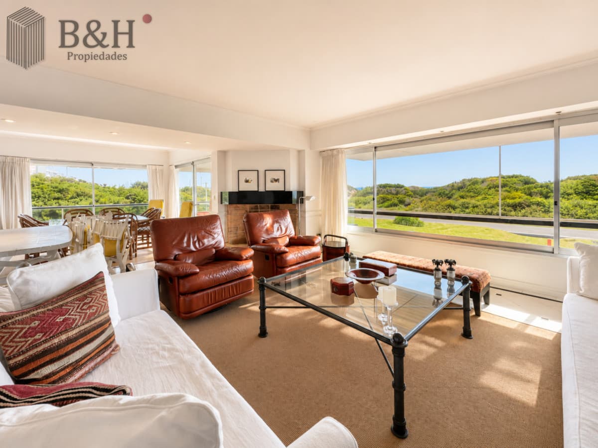Apartamento en Alquiler, 3 Dormitorios, Primera Línea Playa Brava, Punta del Este