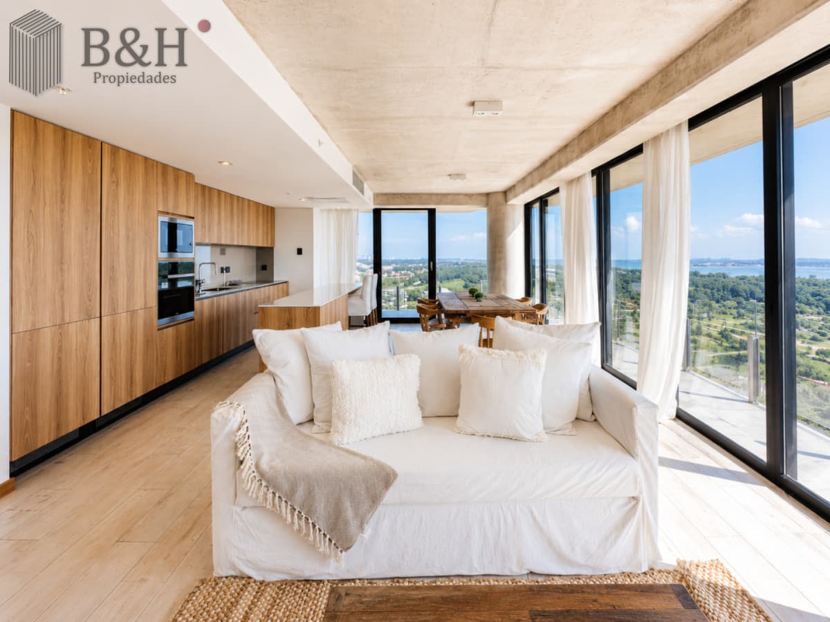 Venta de Apartamento de 1 Dormitorio en suite piso alto de Torre Surfside Village, Punta del Este