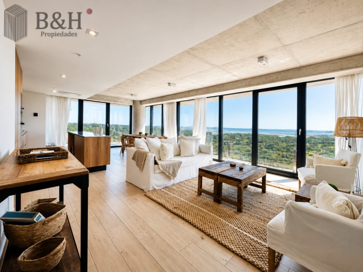 Venta de Apartamento de 1 Dormitorio en suite piso alto de Torre Surfside Village, Punta del Este