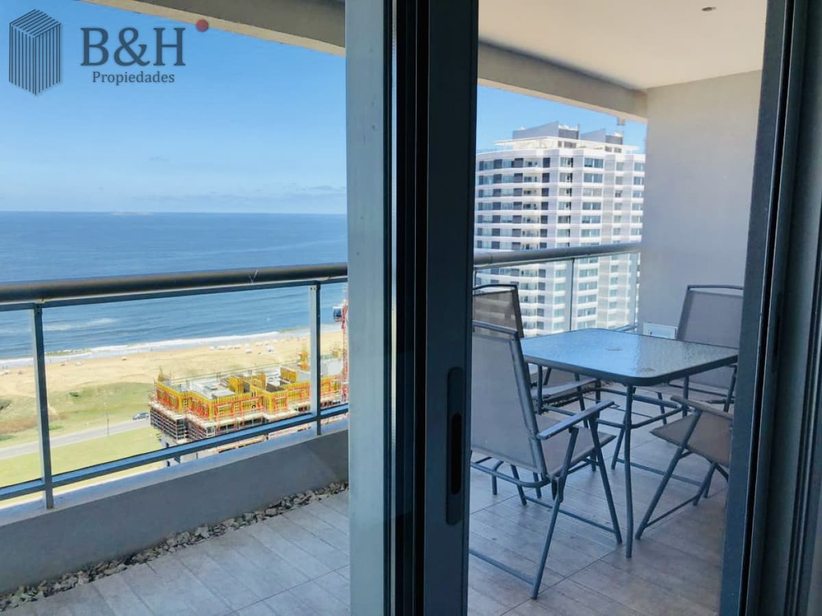 Venta y Alquiler temporario de apartamento de dos dormitorios con parrillero de uso exclusivo, Playa Brava, Punta del Este