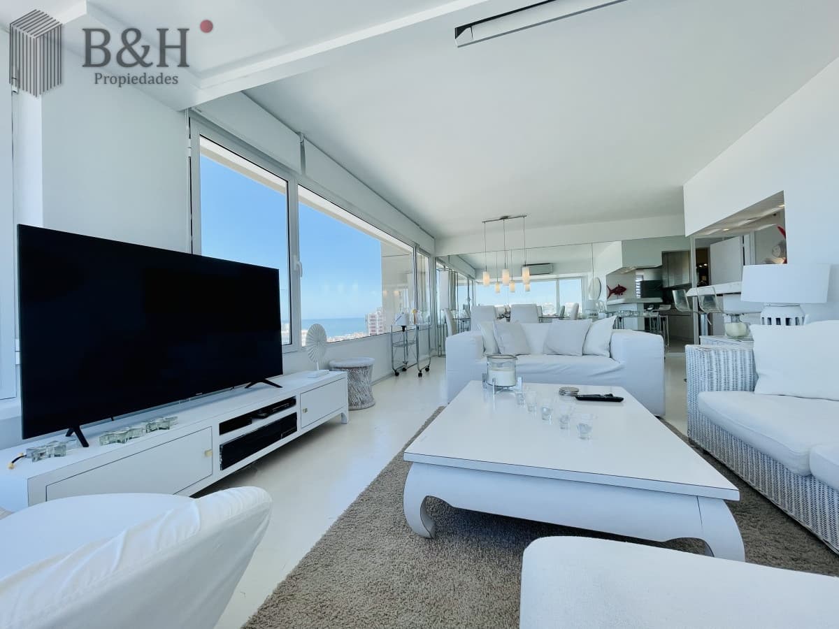 Alquiler temporario de maravilloso departamento piso alto de tres dormitorios, Peninsula, Punta del Este