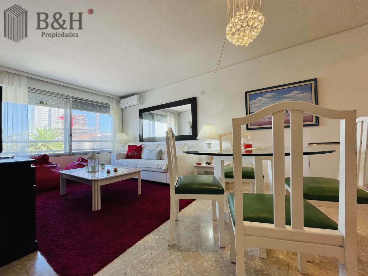 Alquiler Anual Apartamento de 1 Dormitorio y Medio en la Península, Punta del Este