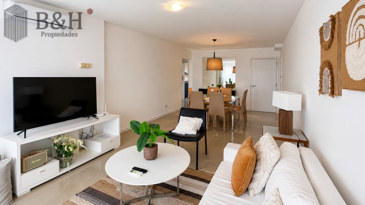 Apartamento de 3 Dormitorios en Primera Línea del Mar, Playa Brava Punta del Este