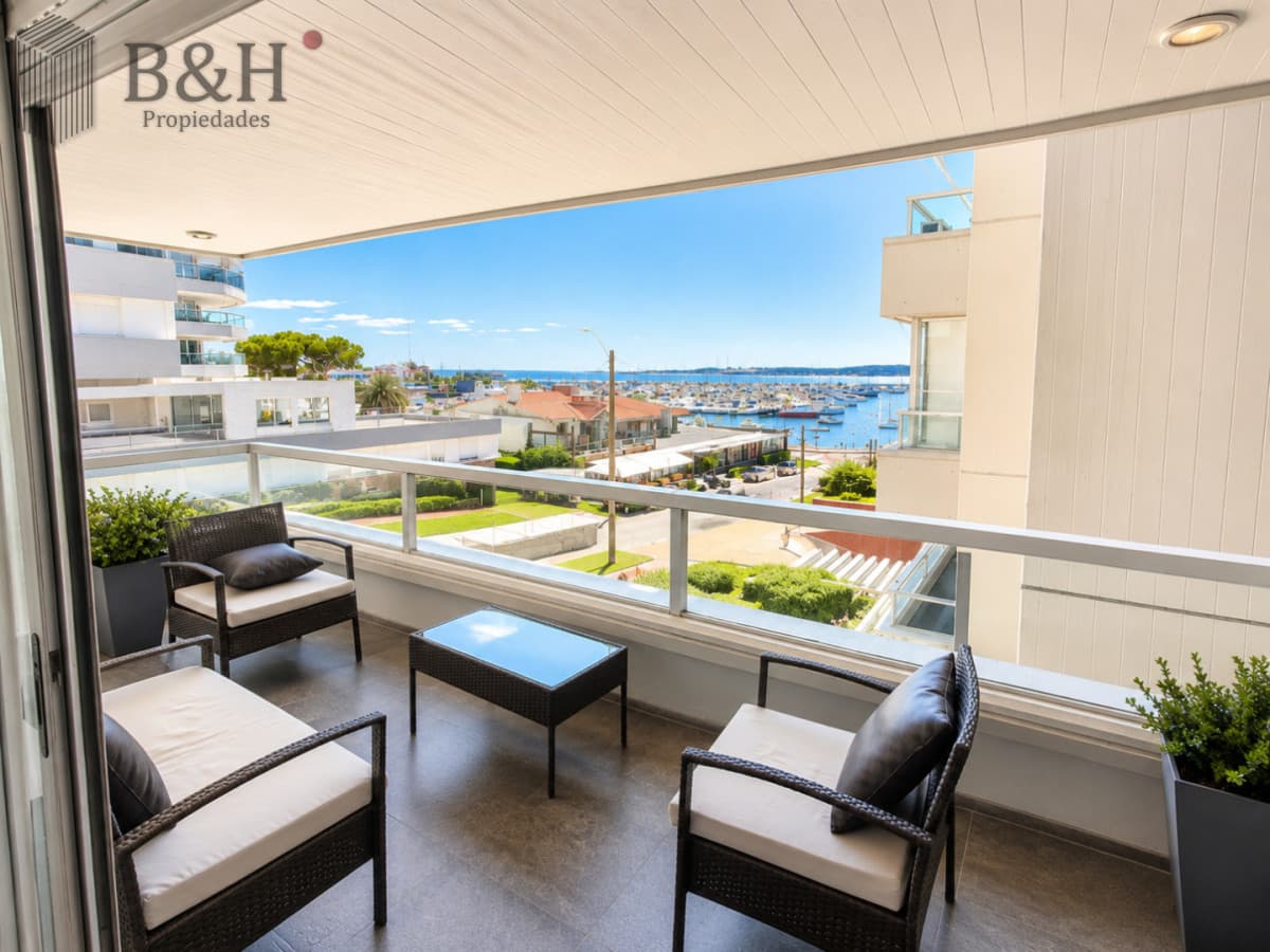 Espectacular Apartamento de 3 Dormitorios en Península de Punta del Este. En Venta y Alquiler Anual