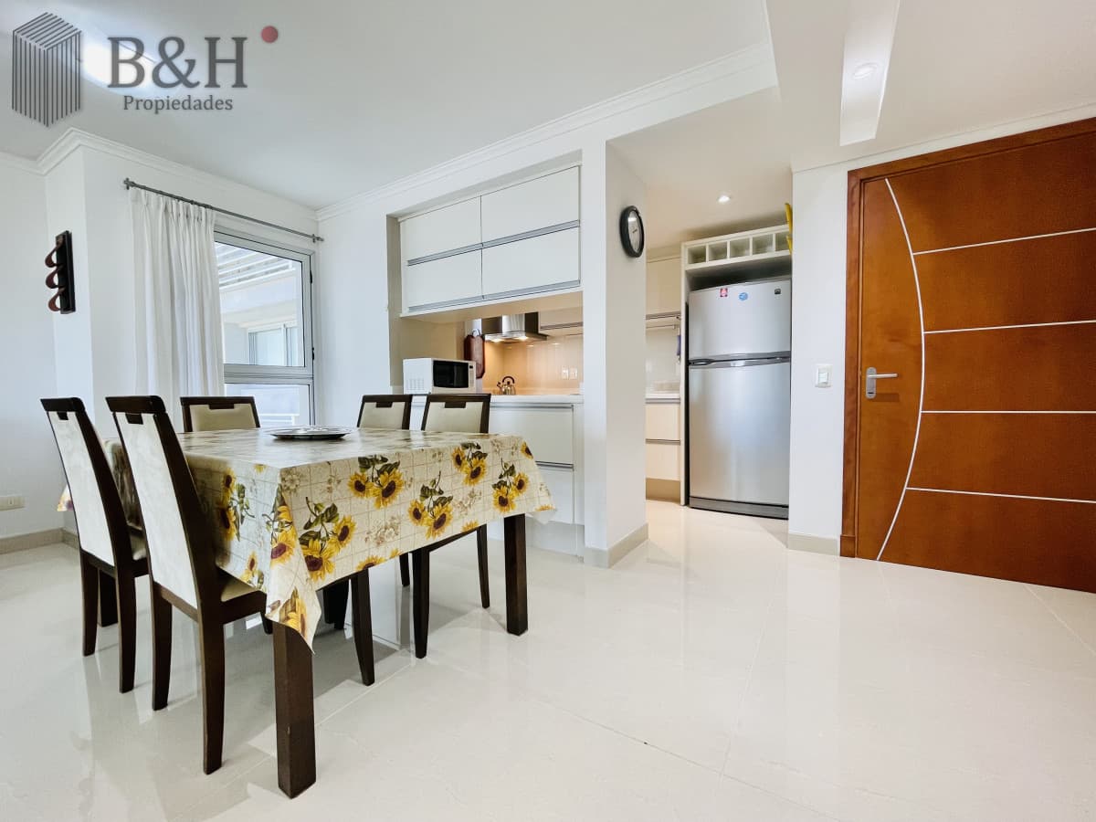Apartamento de 2 Dormitorios con Parrillero propio, Playa Mansa Punta del Este