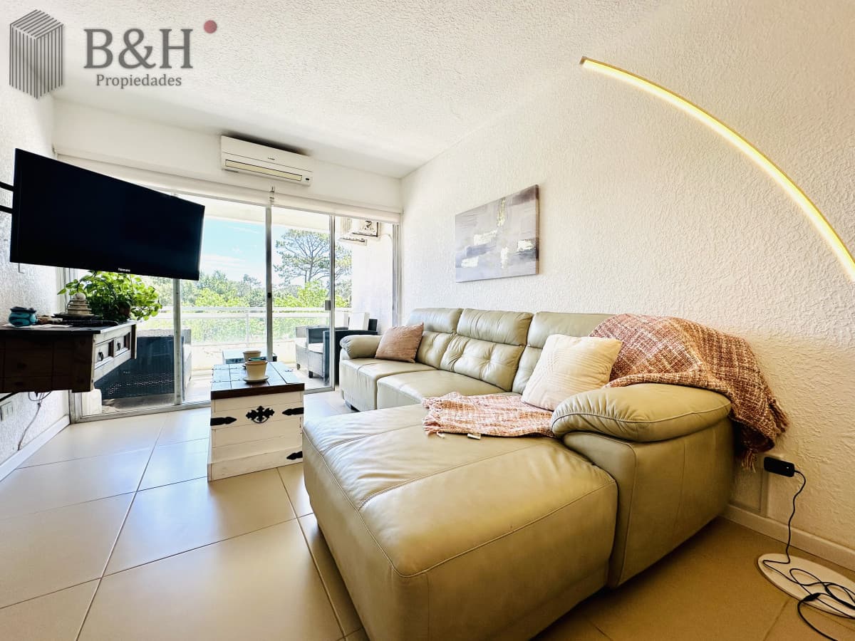 Apartamento en alquiler de 2 dormitorios con 2 baños sobre Roosevelt, Punta del Este
