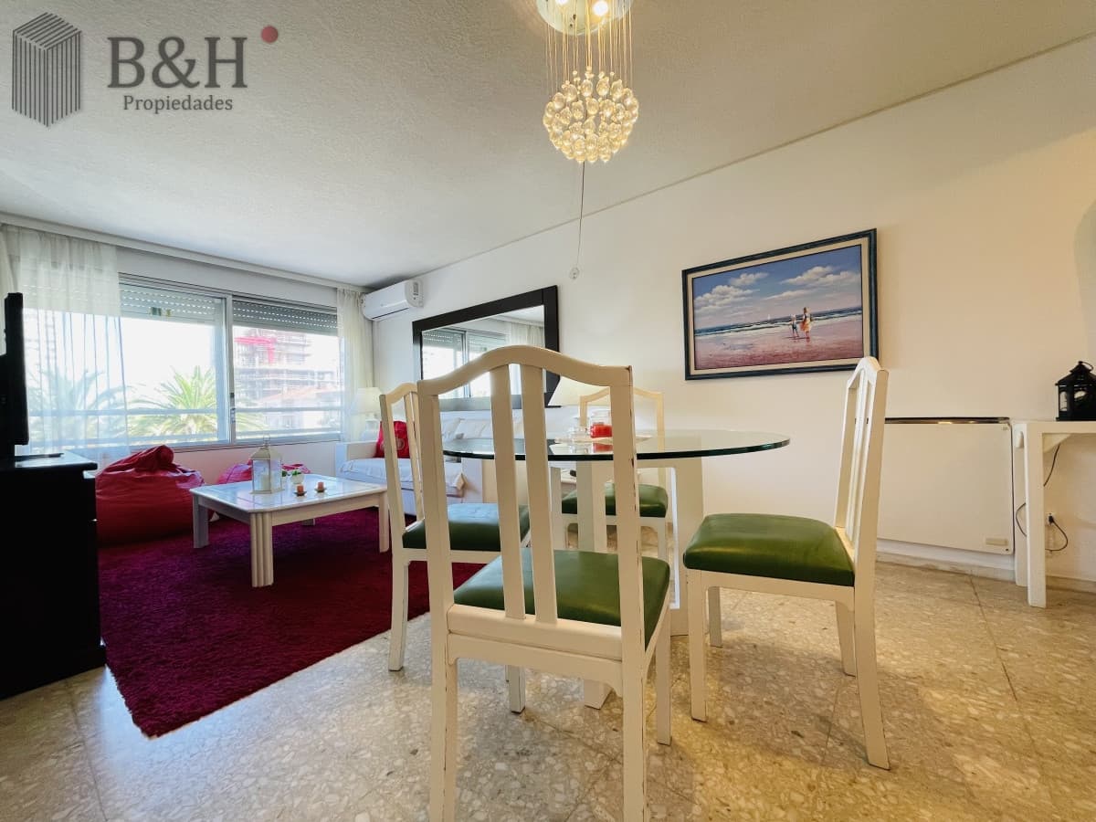 Alquiler Anual Apartamento de 1 Dormitorio y Medio en la Península, Punta del Este
