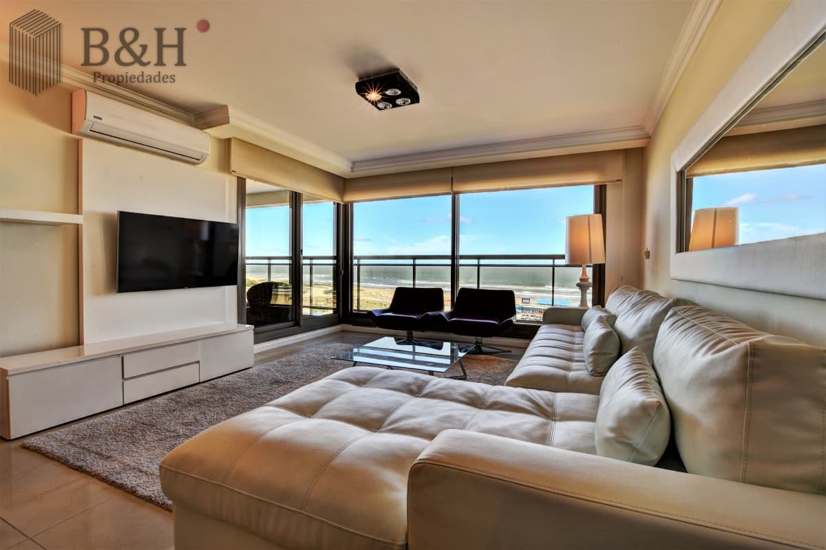 Apartamento de 3 Dormitorios en Imperiale, Frente al Mar  - Oportunidad en Venta