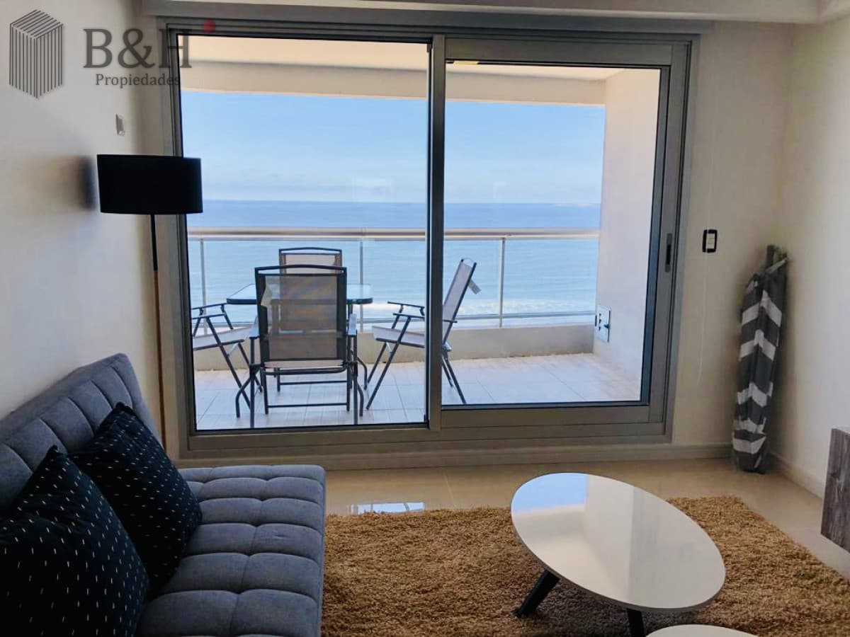 Venta y Alquiler temporario de apartamento de dos dormitorios con parrillero de uso exclusivo, Playa Brava, Punta del Este